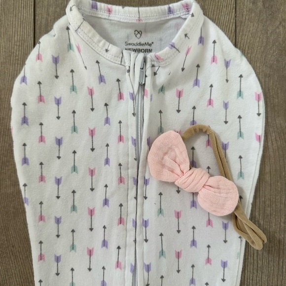 SwaddleMe Newborn Sleep Sack Swaddle and matching hair piece - Picture 4 of 13
